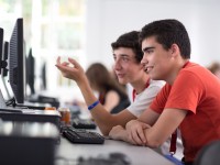 1378982378_SWstudentsatcomputer